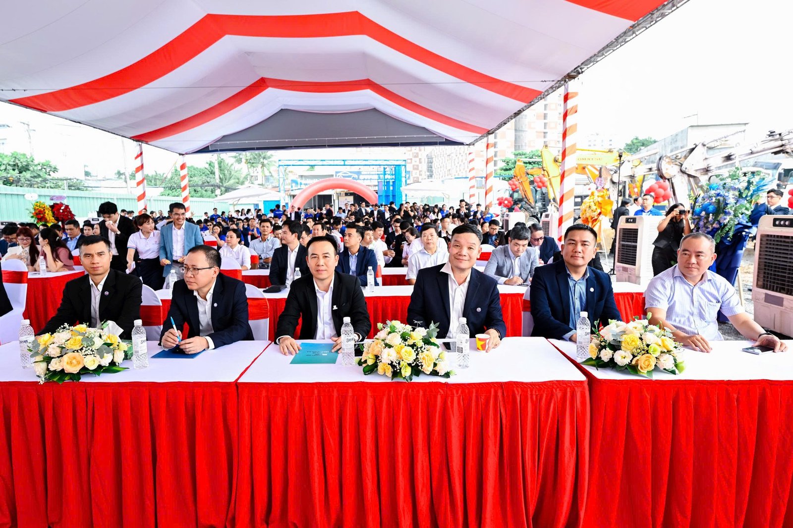 Đại biểu và khách mời tham dự lễ động thổ Happy One Elite